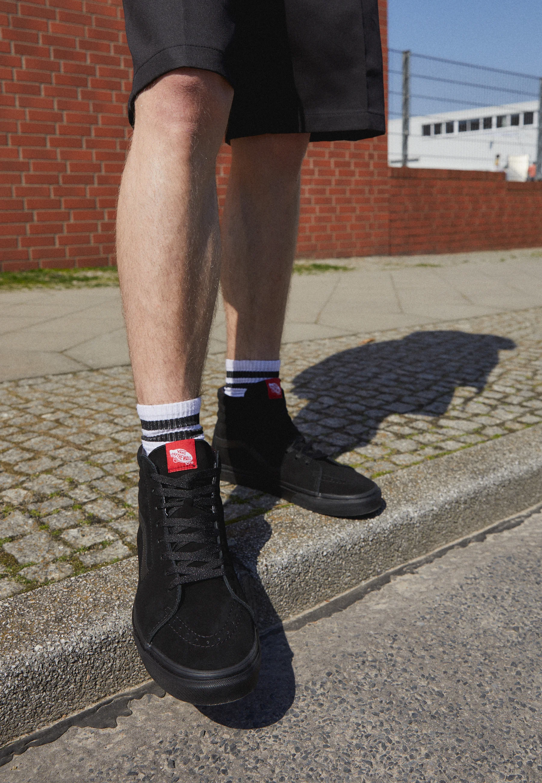 Vans Mens Sk8I Suede Trainers In Black