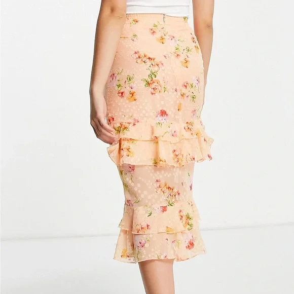 Dark Pink Womens Tiered Frill Textured Midi Skirt in Ditsy Peach Floral In Pink
