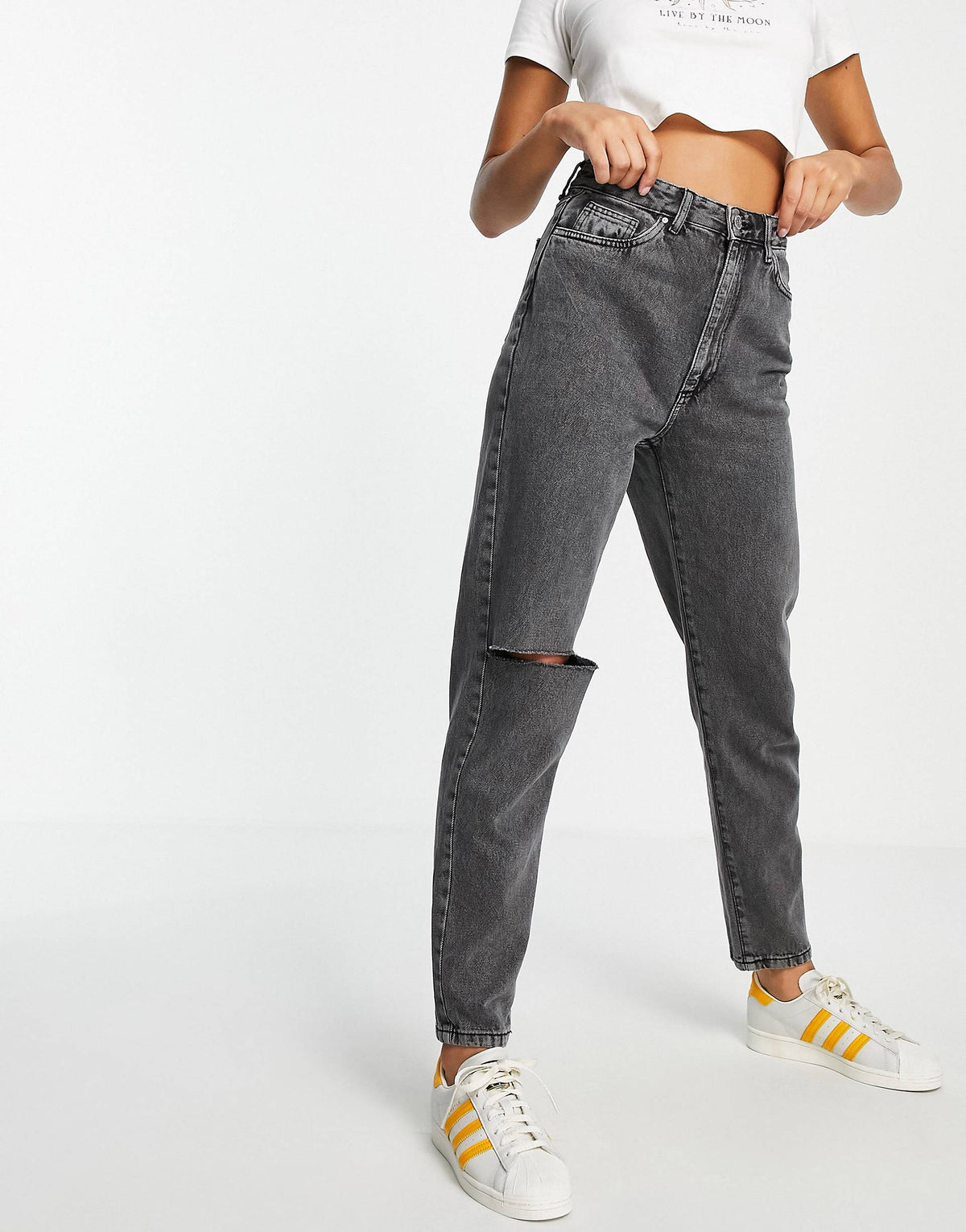 Womens Cotton:On Mom Jeans With Ripped Knee In Washed Black