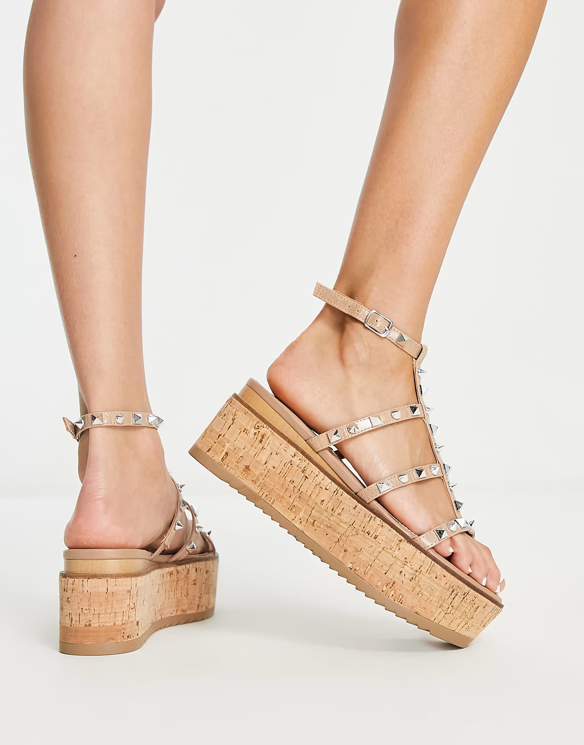 Steve Madden Womens Clovis Studded Flatform Sandals in Neutral