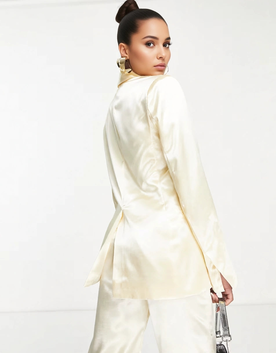 Liquorish Womens Petite Satin Structured Blazer In White