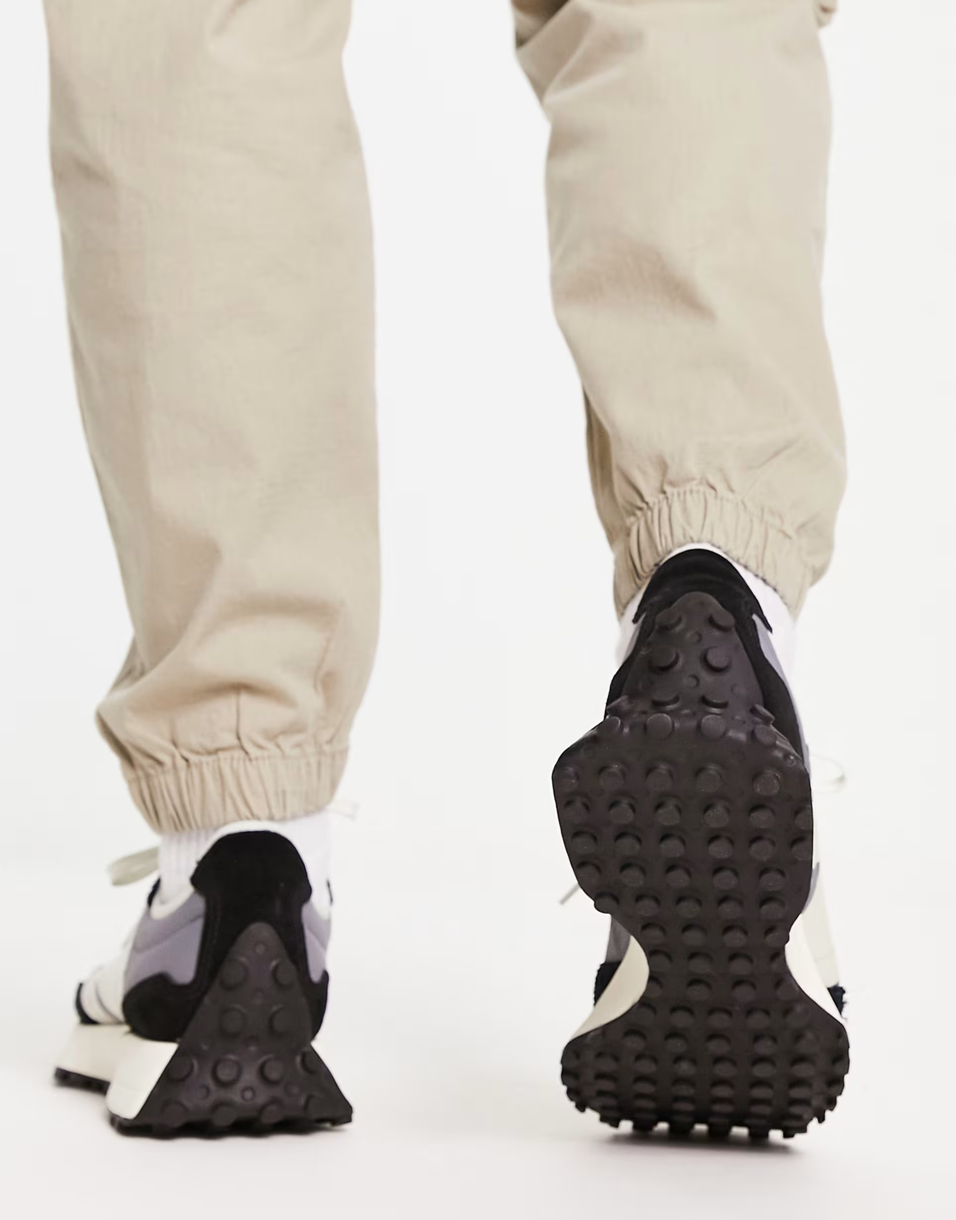 New Balance Mens 327 Trainers in Black And Grey