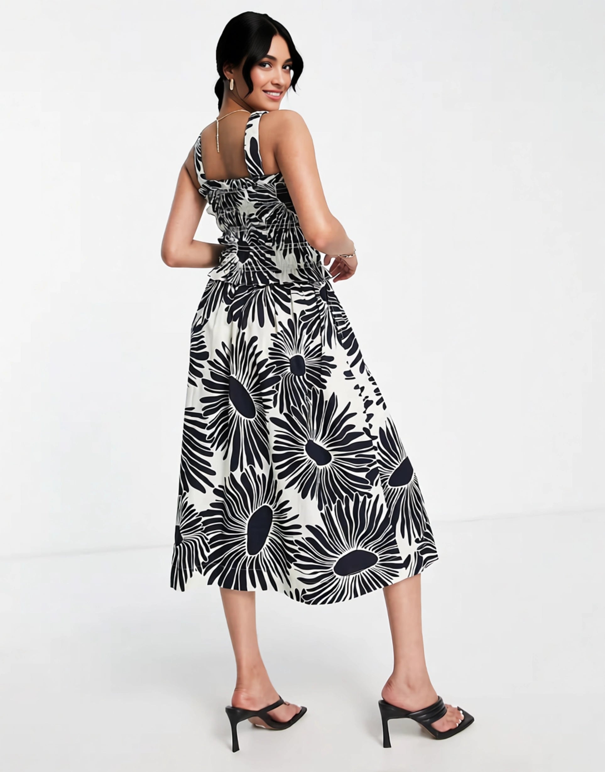 Whistles Womens Square Neck Cami Top in Contrast Daisy Print Co-Ord In Black