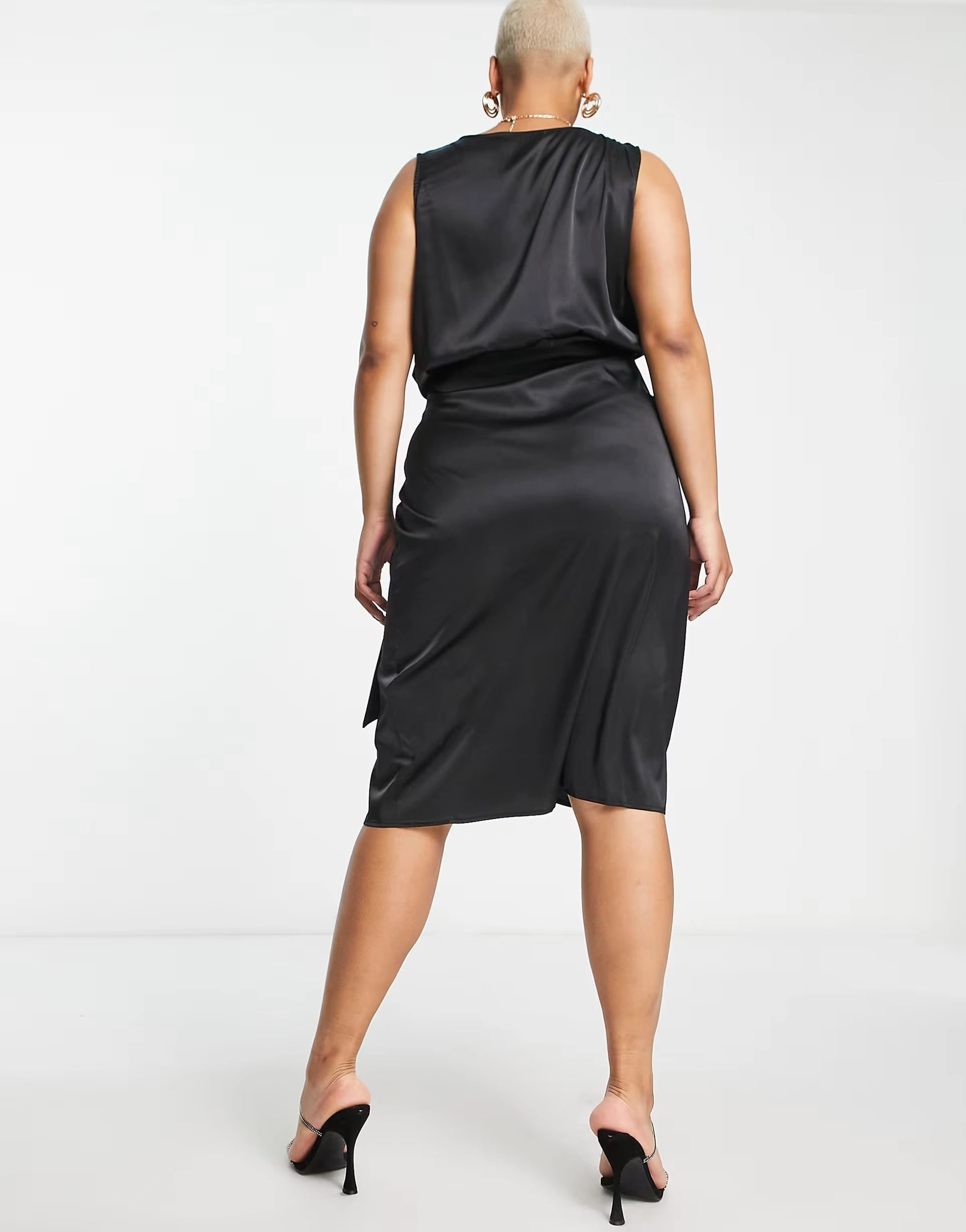 Womens Never Fully Dressed Plus Sleeveless Satin Wrap Midi Dress In Black