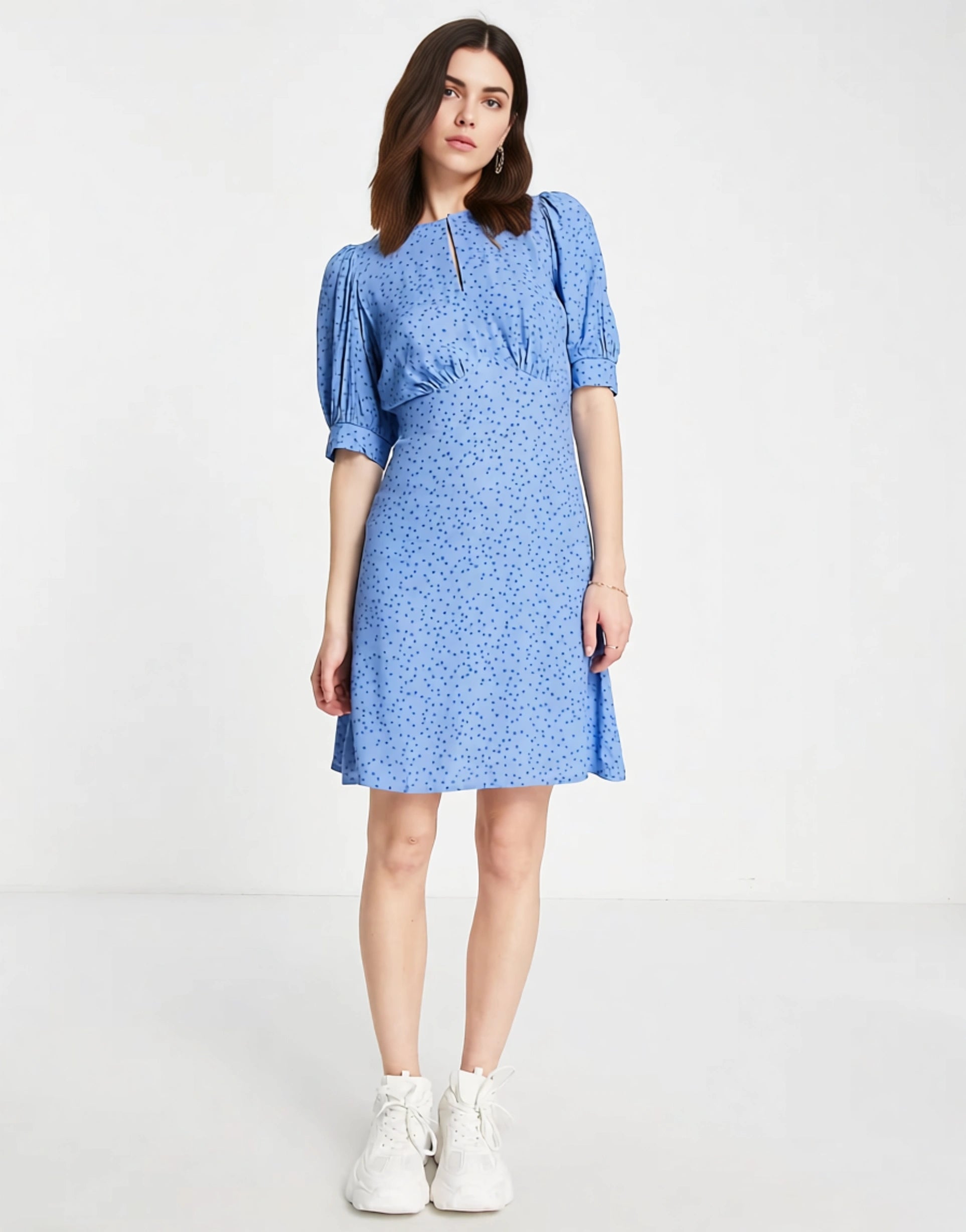 Closet London Women's A Line Mini Dress With Open Back And Puff Sleeve in Blue Star Print