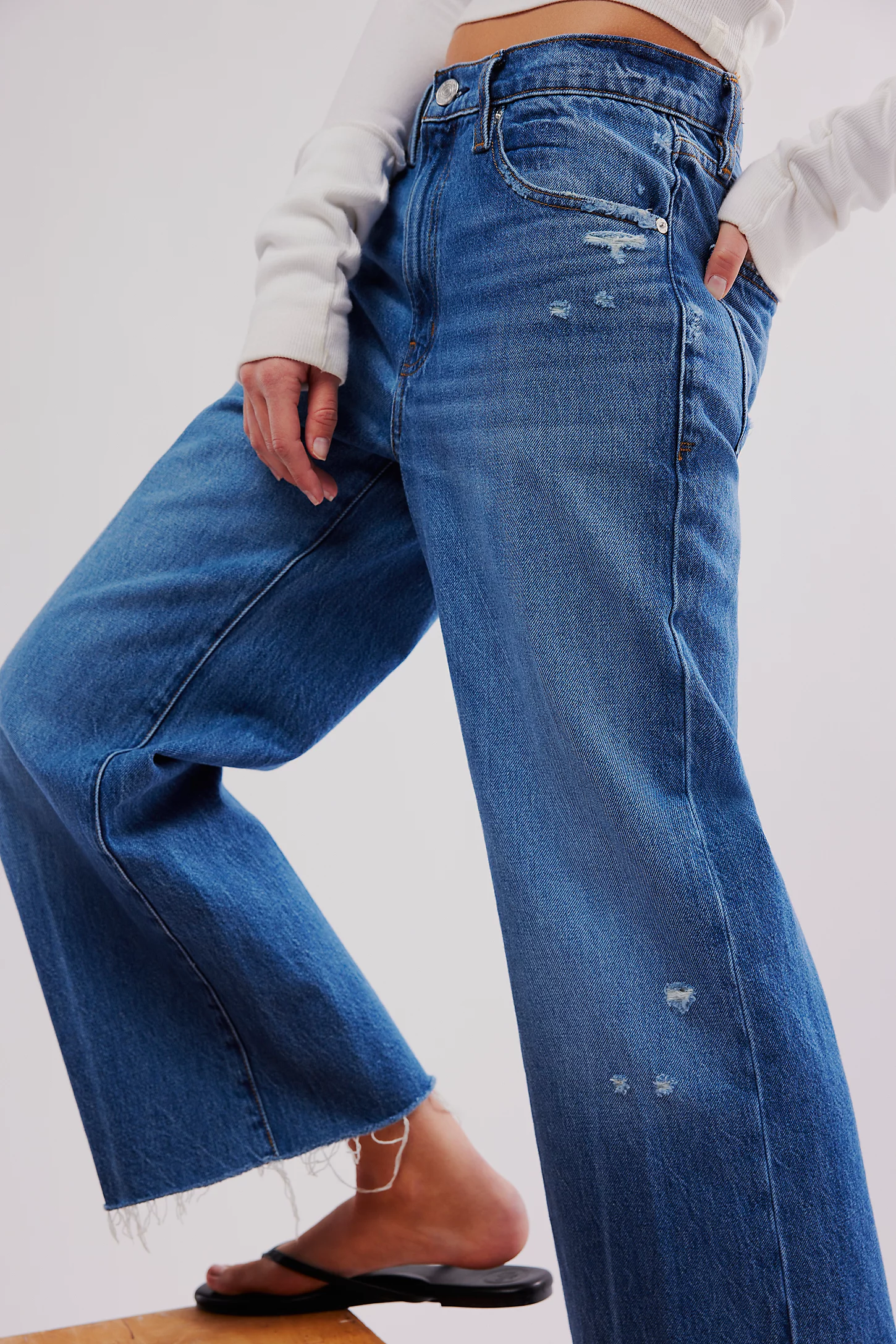 Womens Frame Denim Straight Jeans In Mid Denim