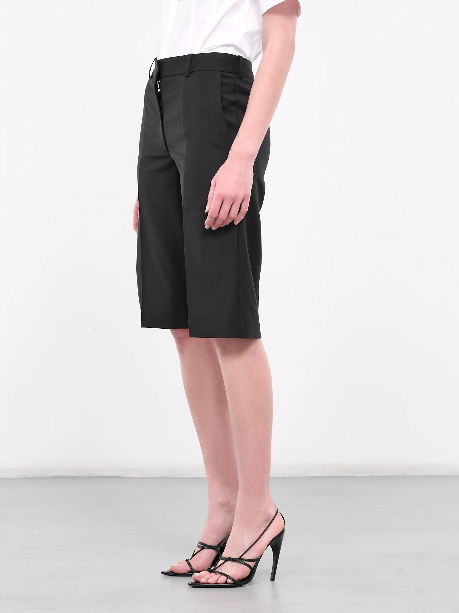 Womens 16 Arlington Shorts In Black