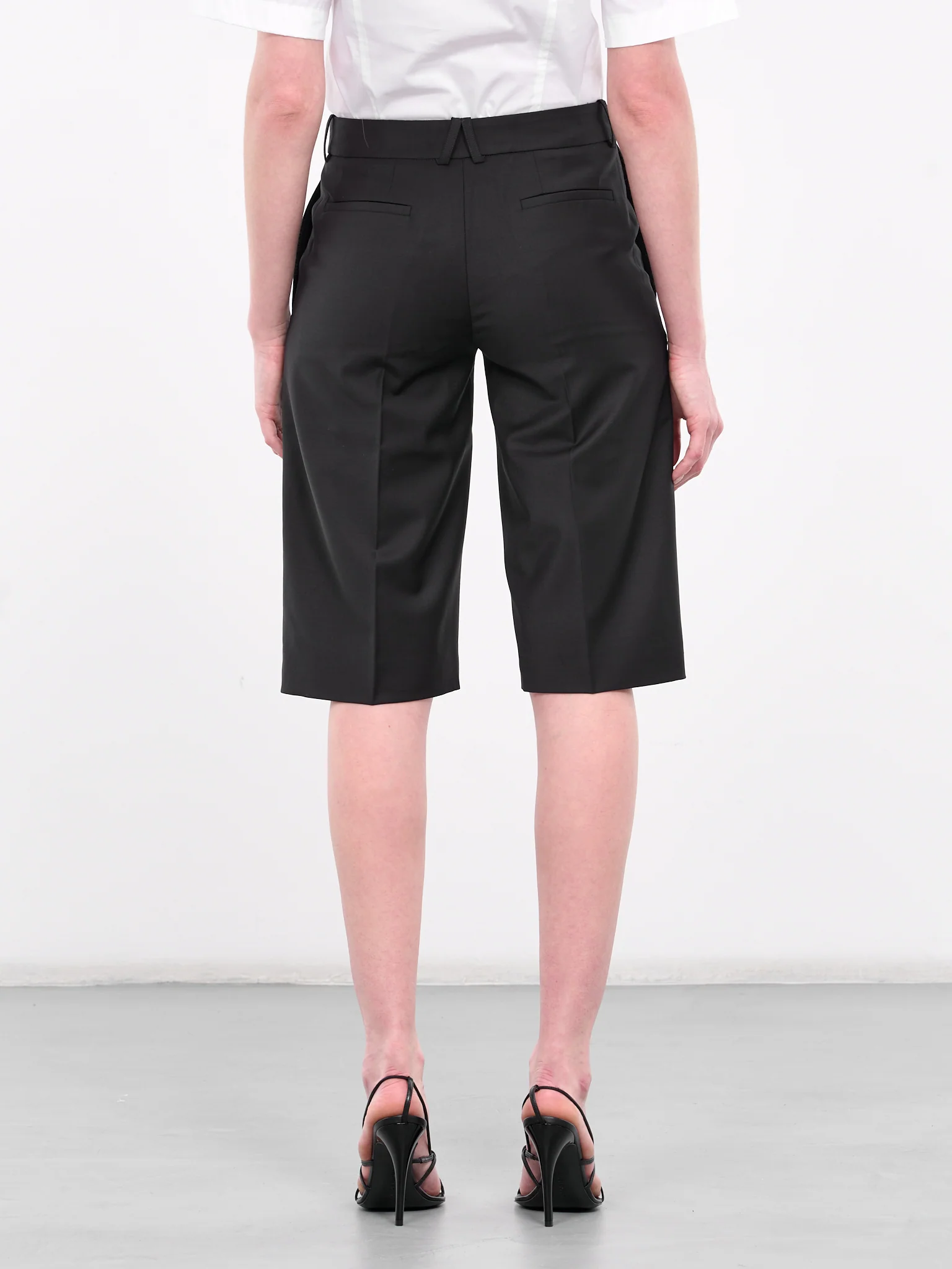 Womens 16 Arlington Shorts In Black