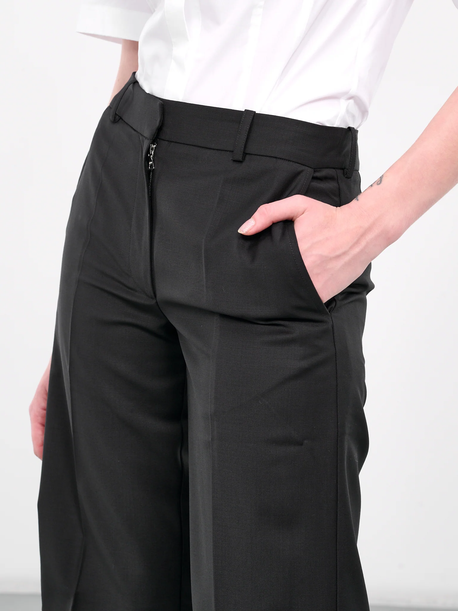 Womens 16 Arlington Shorts In Black