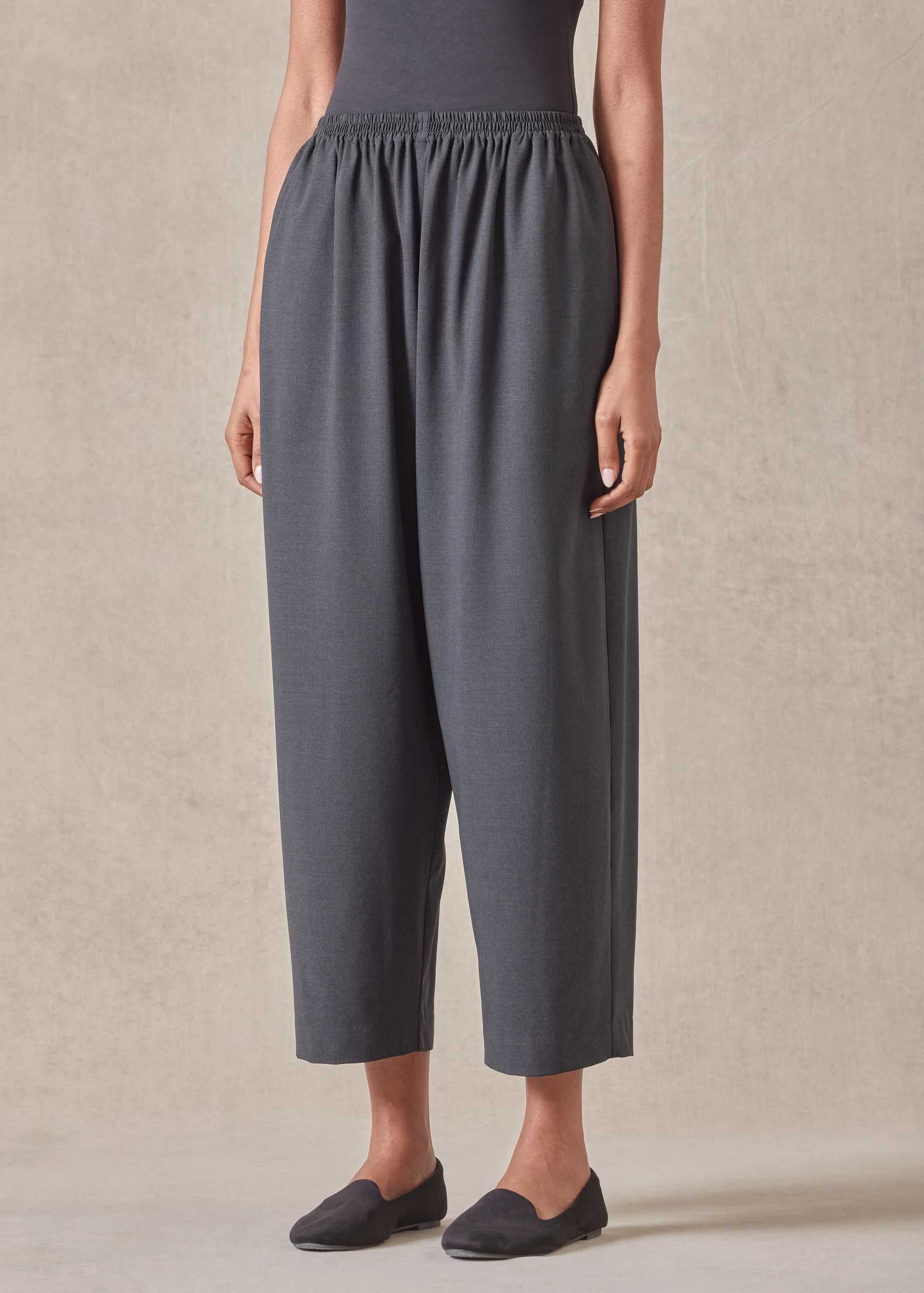 Womens Eskandar Cropped Trousers In Charcoal