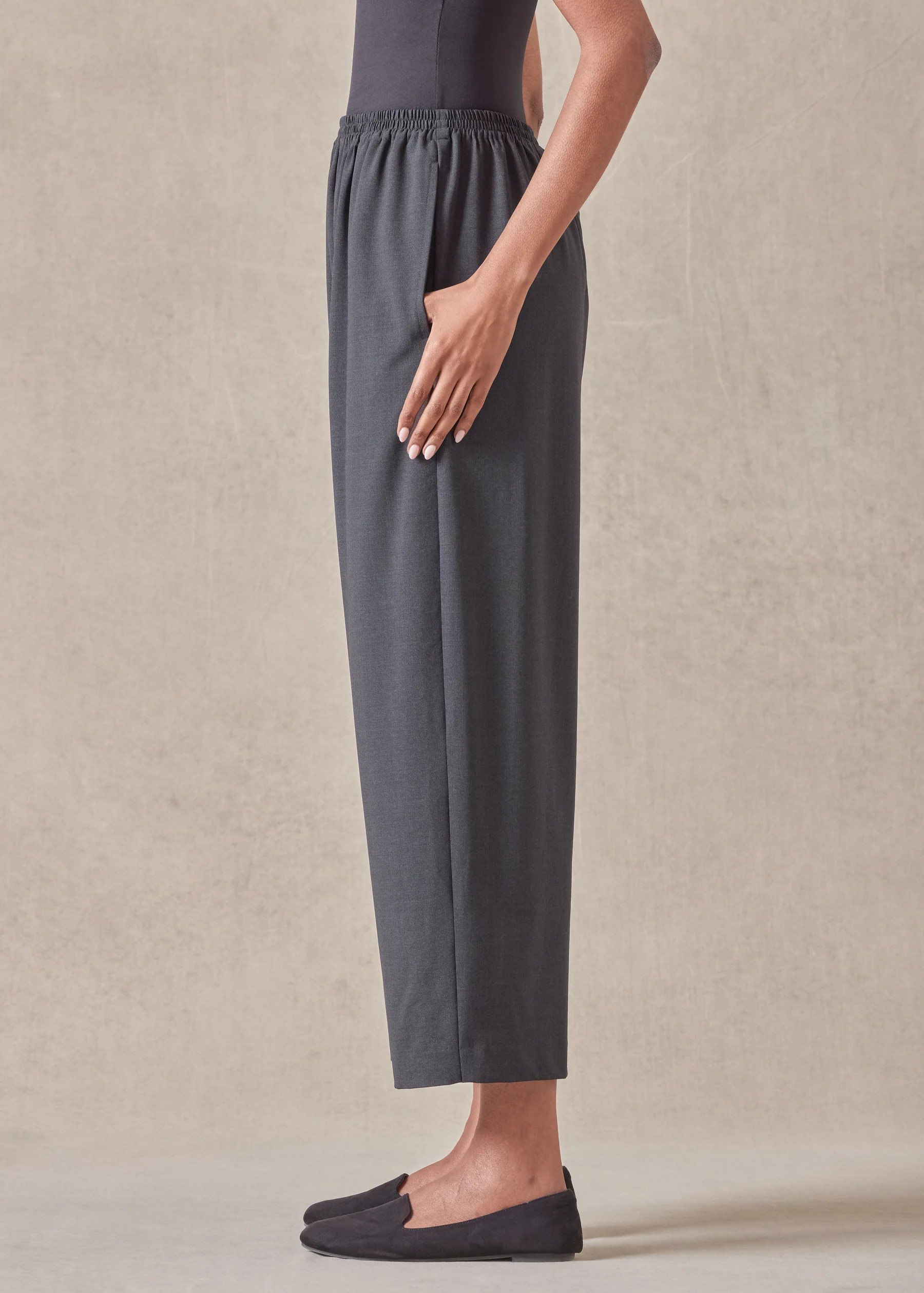 Womens Eskandar Cropped Trousers In Charcoal