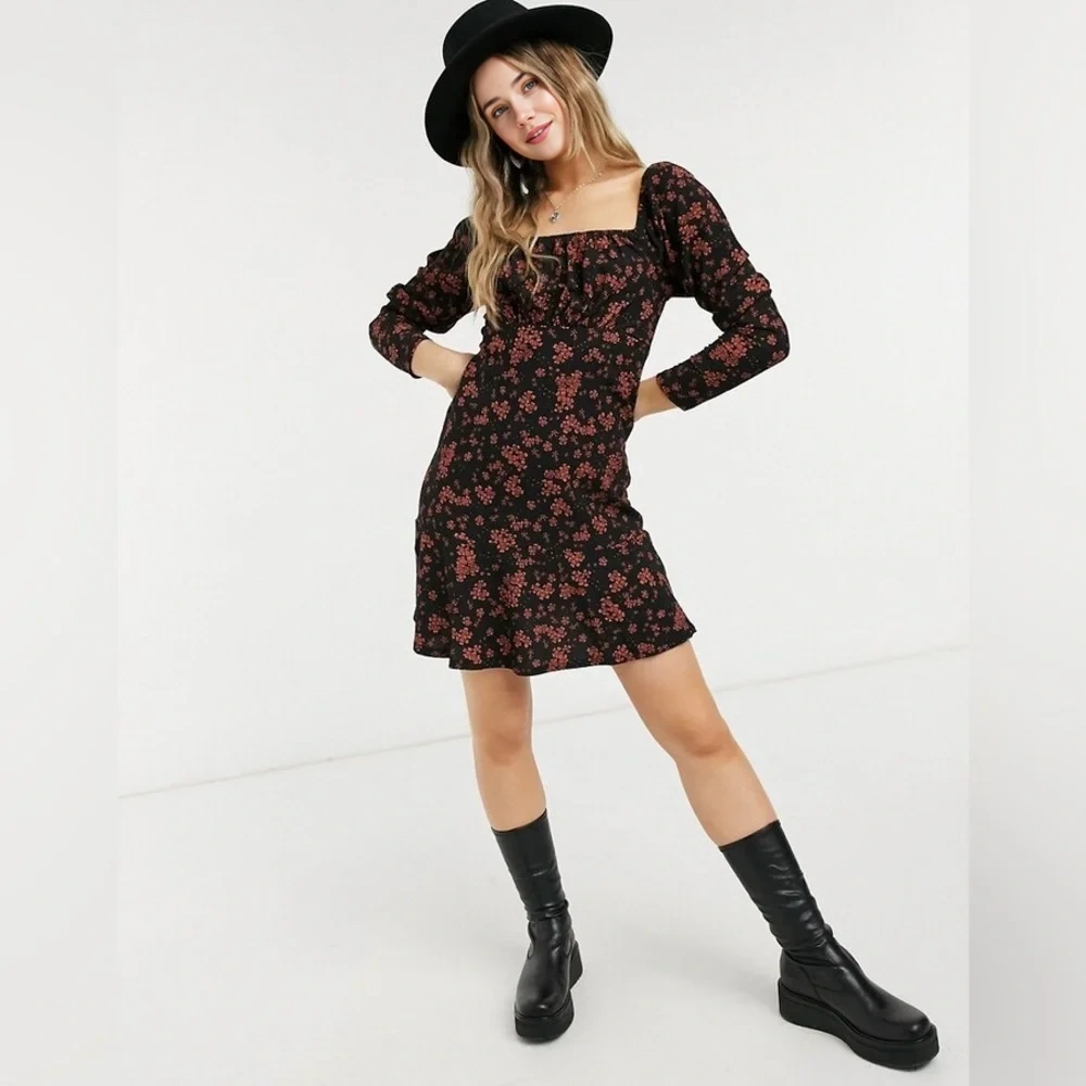 Lipsy Womens Square Neck Mini Skater Dress in Rust Floral Print