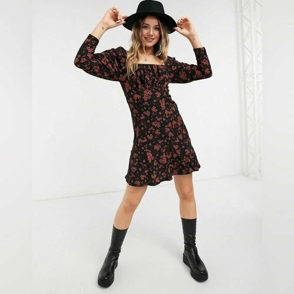 Lipsy Womens Square Neck Mini Skater Dress in Rust Floral Print