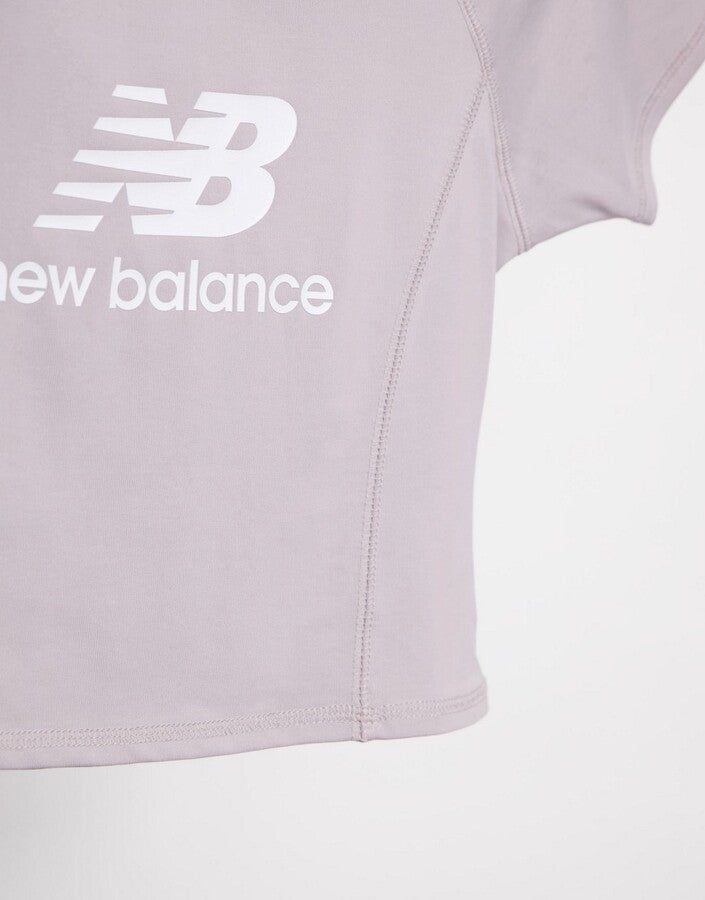 New Balance Womens Logo T-Shirt in Lilac in Purple