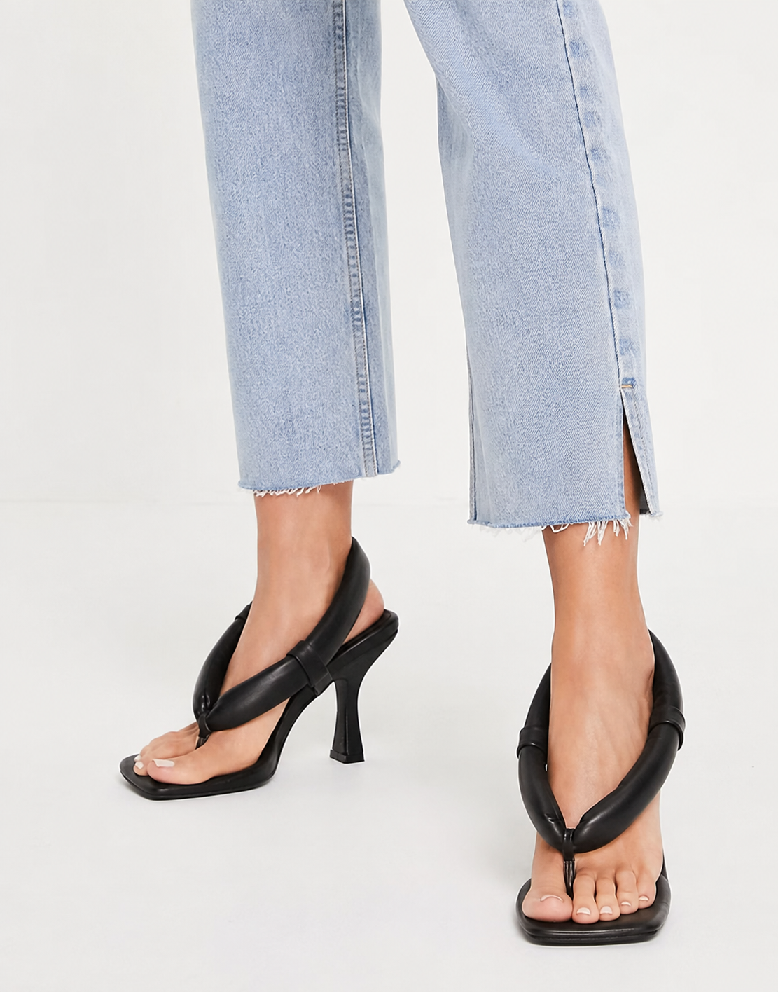 Public Desire Womens Alina Padded Toe Post Sandals In Black