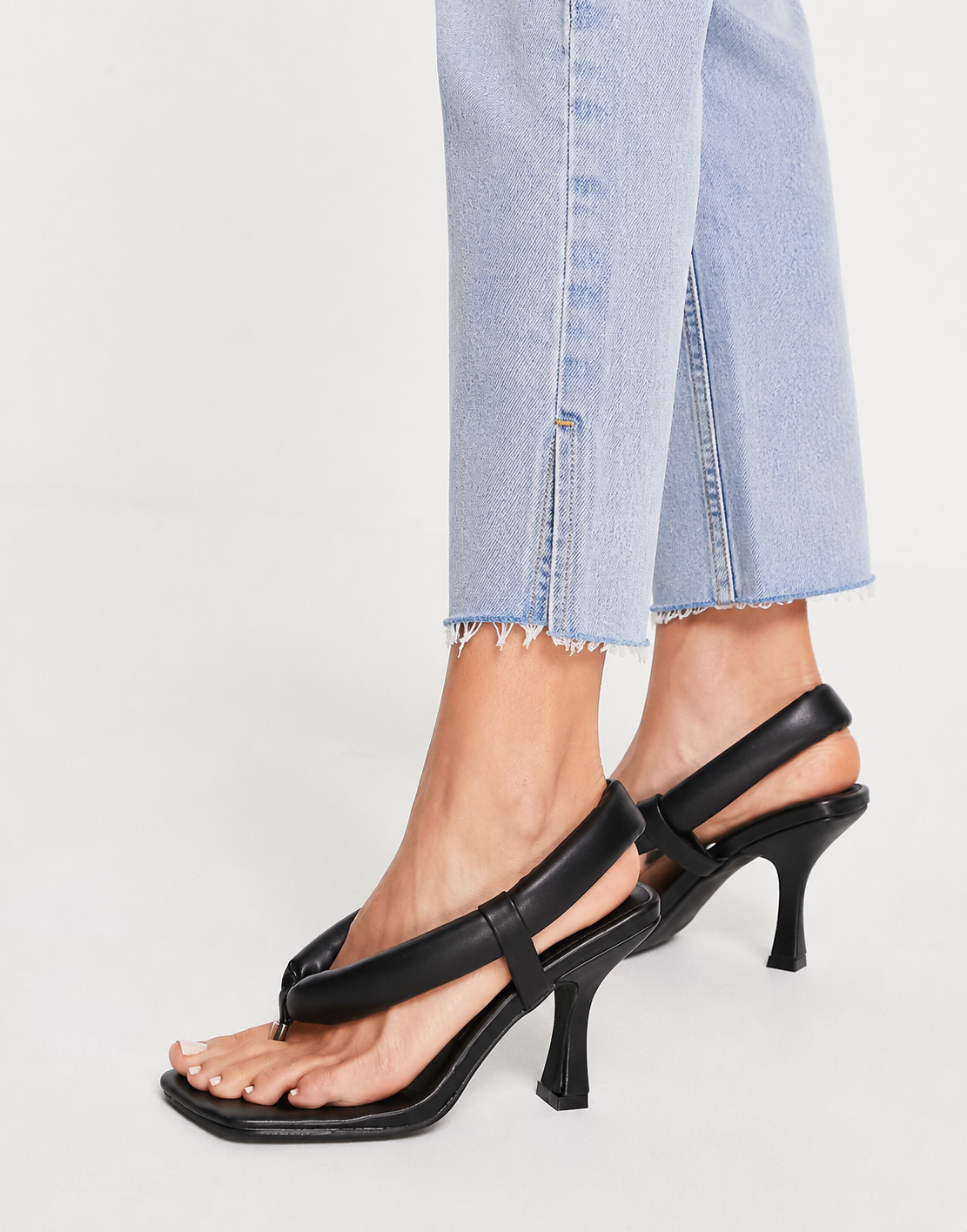 Public Desire Womens Alina Padded Toe Post Sandals In Black