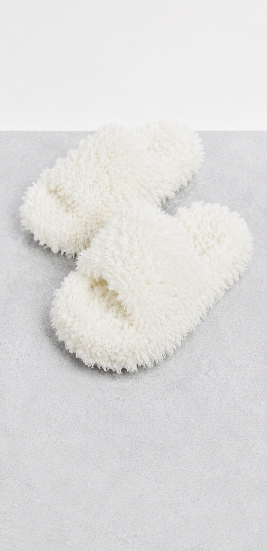 Loungeable Womens Curly Faux Furl Slider in Cream