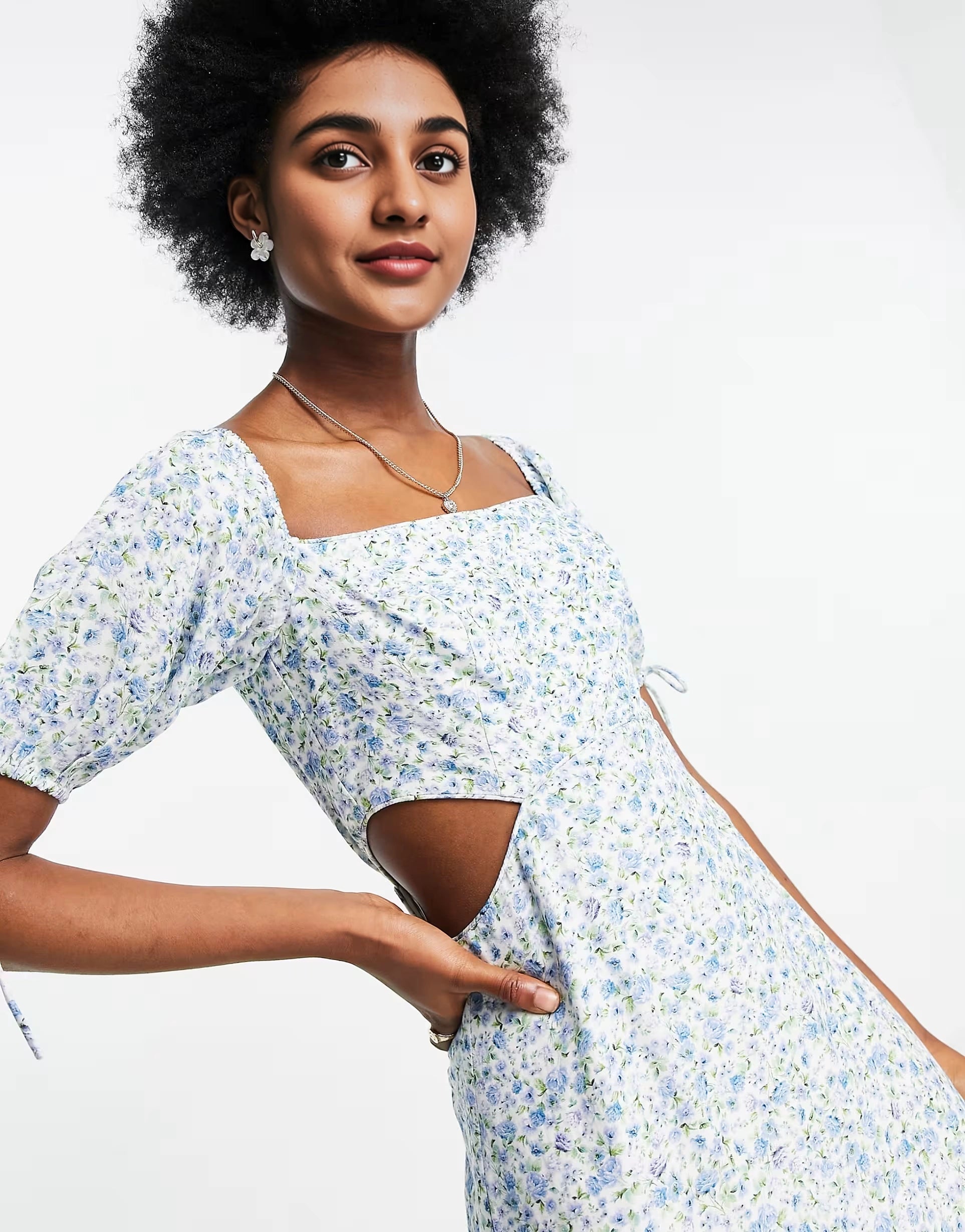 Forever New Womens Bardot Puff Sleeve Cut Out Midi Dress in Blue Ditsy Floral In Multi