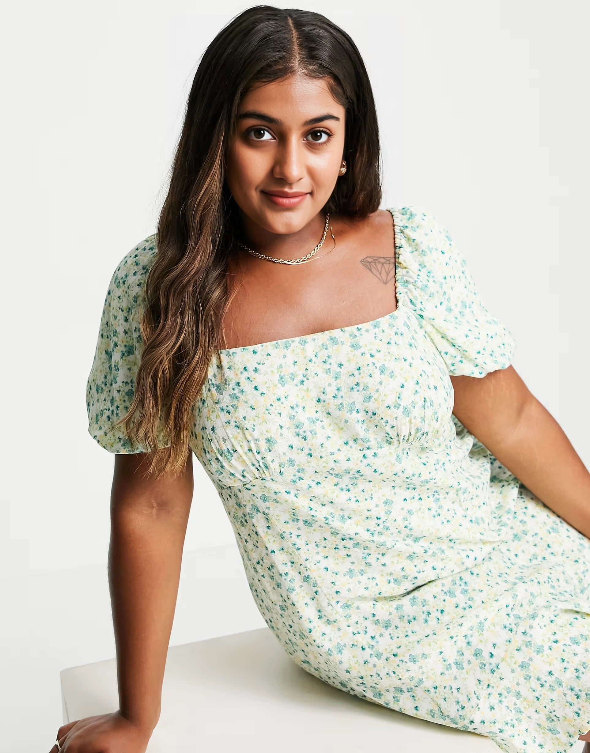 Forever New Womens Curve Square Neck Puff Sleeve Mini Dress in Pistachio Ditsy Print