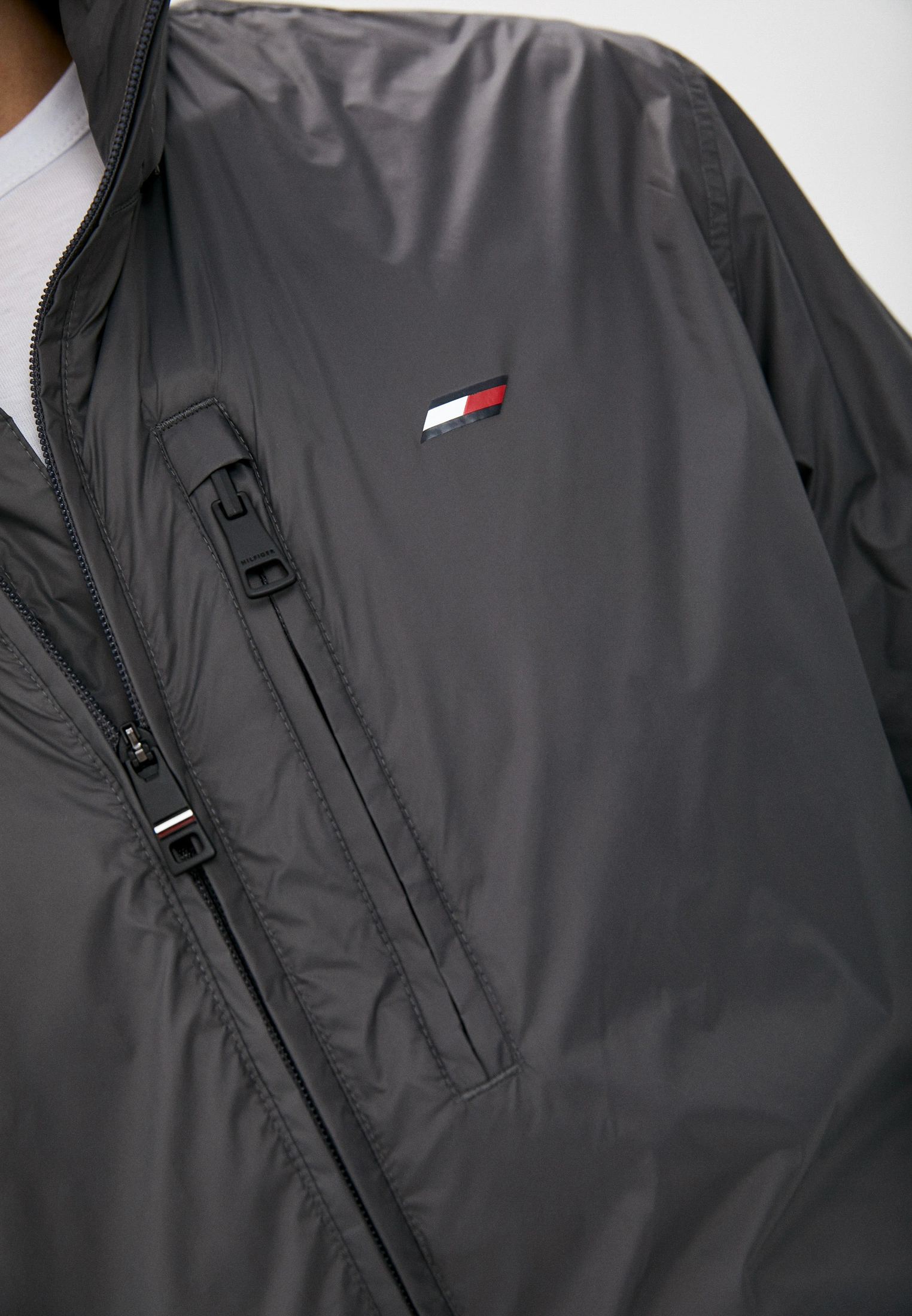 Tommy Hilfiger Performance Windbreaker With Small Logo in Grey