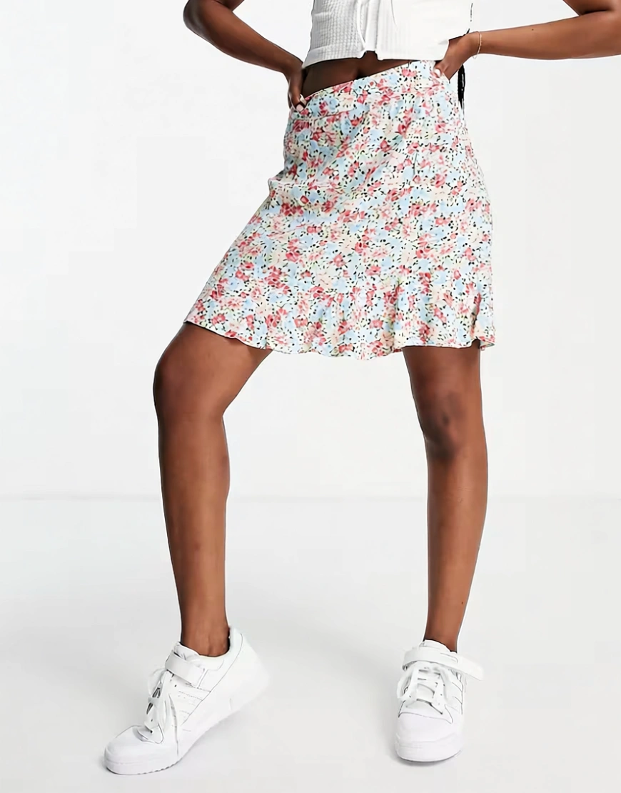 Womens Nobody's Child Mini Flippy Skirt In Summer Floral