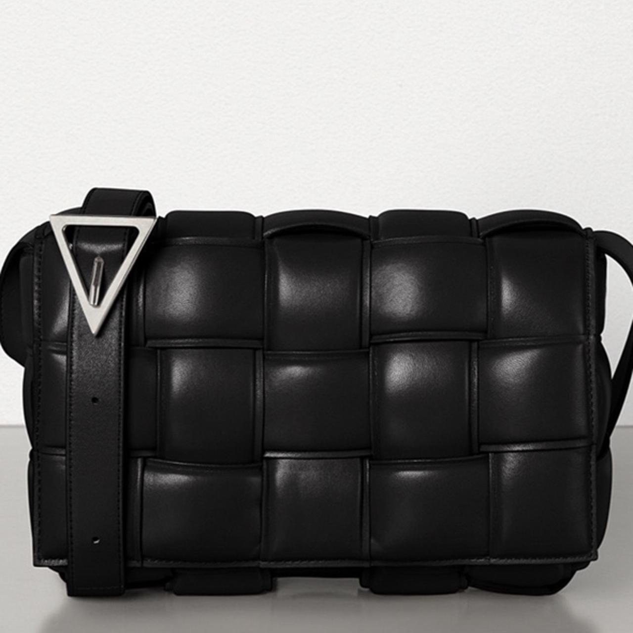 Bottega Veneta Womens Crossbody Bag in Black