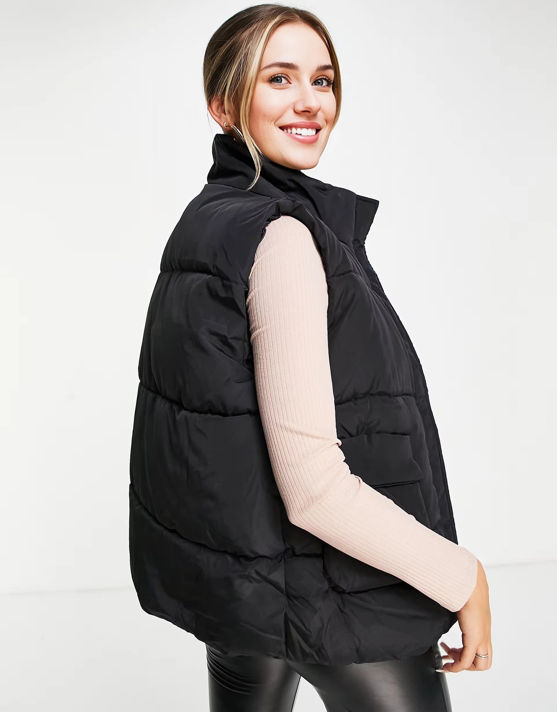 Womens I Saw It First Sleeveless Padded Gillet in Black