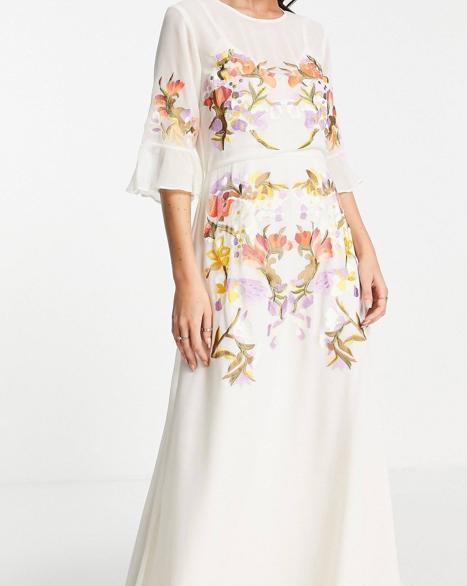 Hope & Ivy Womens Fluted Sleeve Embroidered Maxi Dress in Ivory