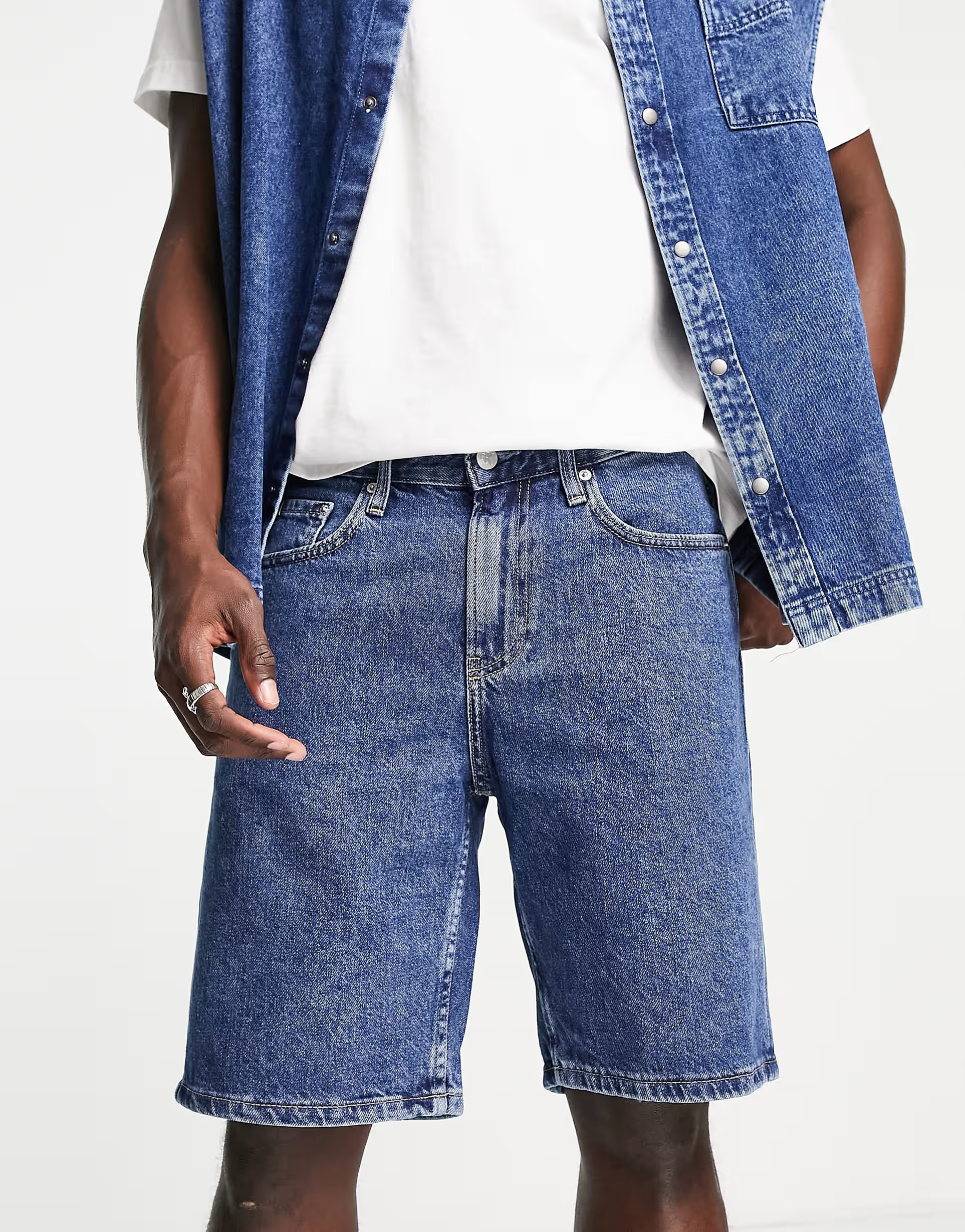 Calvin Klein Jeans Mens 90S Straight Fit Denim Shorts in Light Wash Blue