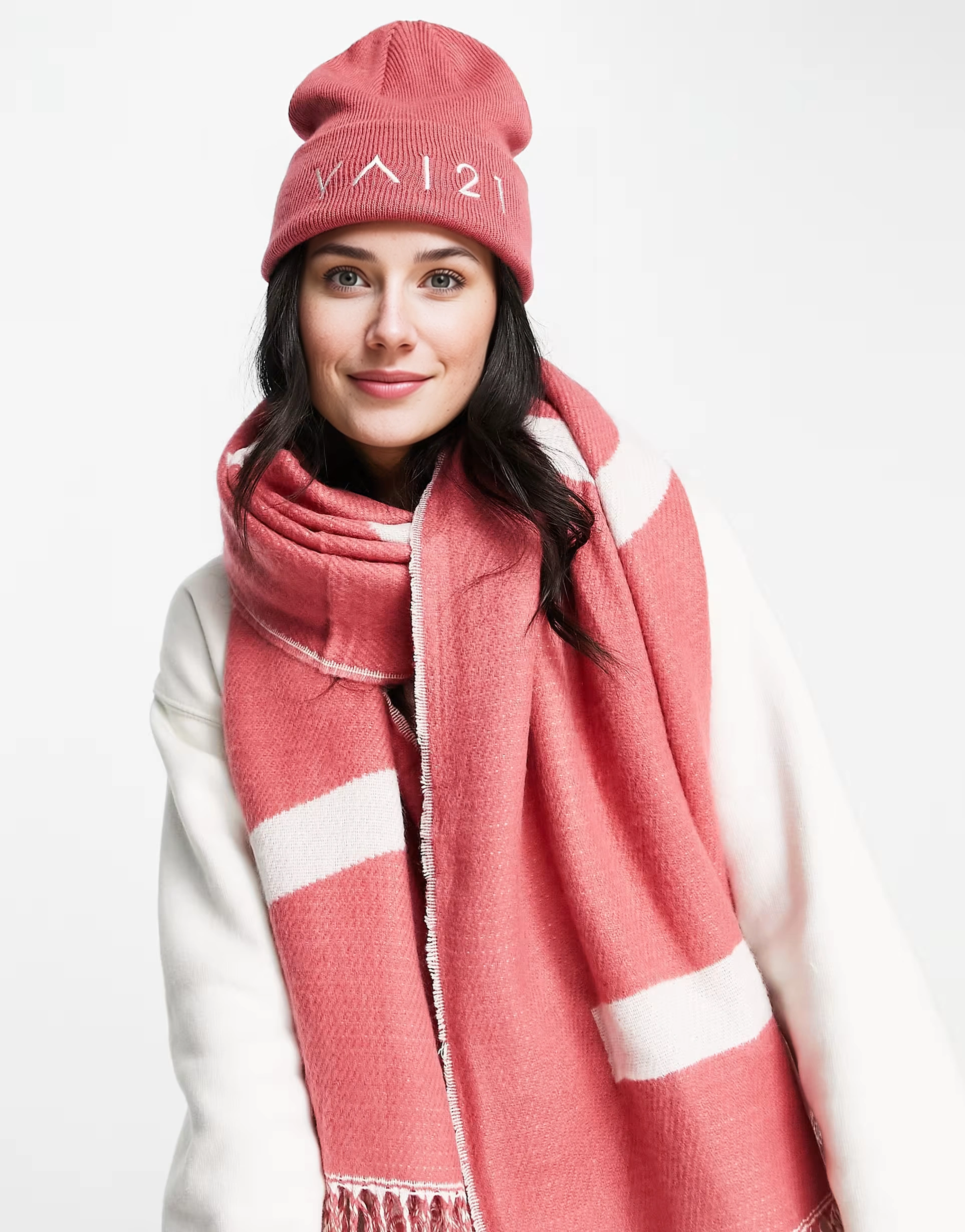 Vai21 Womens Logo Knitted Beanie In Red