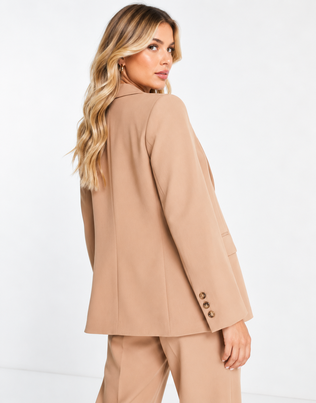 Sndys Womens Tailored Blazer In Tan
