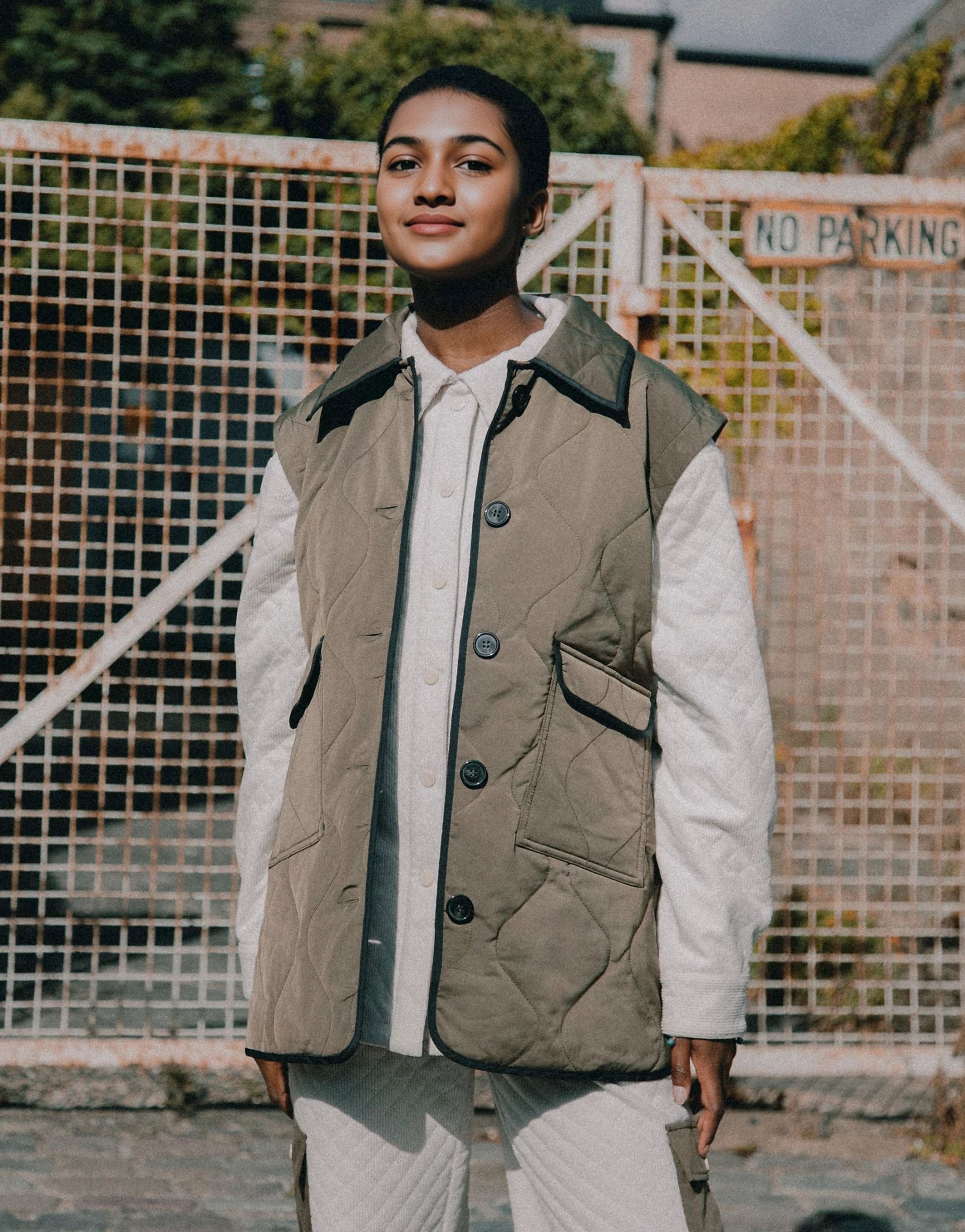 Labelrail Womens X Notion Unisex Padded Detachable Sleeve Swing Jacket in Khaki