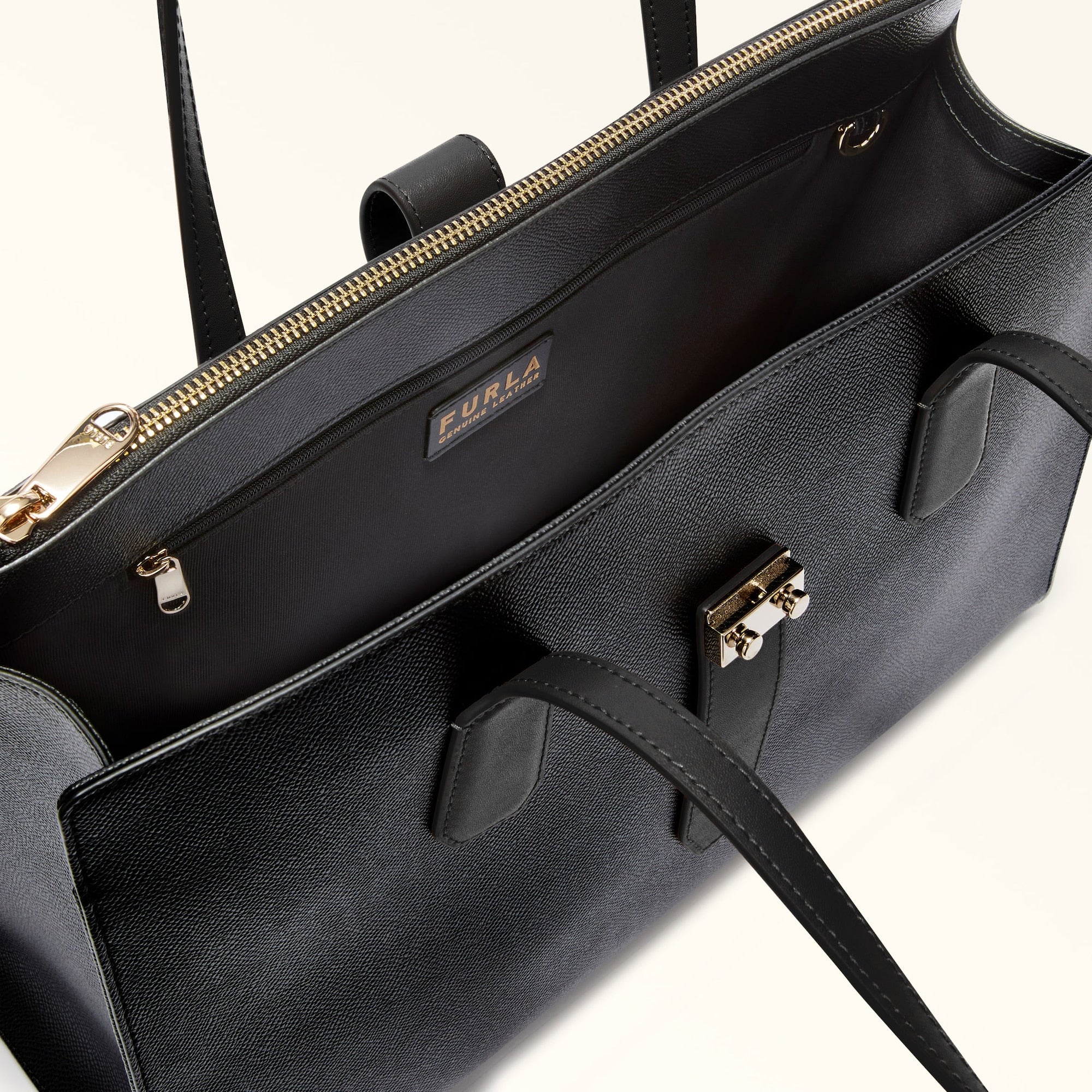 METRO L TOTE IN BLACK