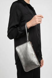 CLASSIC XL ENVELOPE IN DARK GREY
