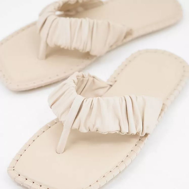 Mango Ruched Thong Leather Sandal In Ecru
