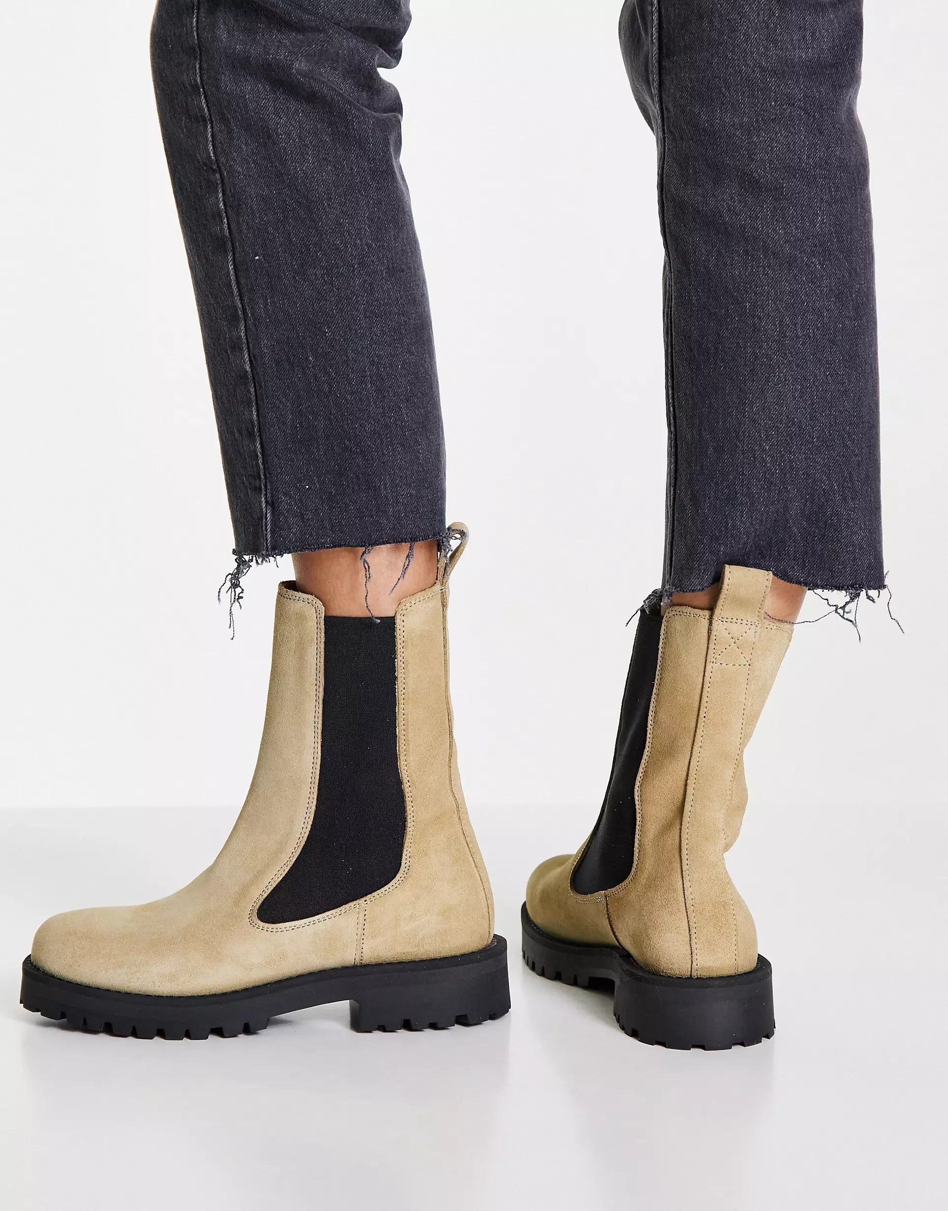 Suede pull hot sale on boots