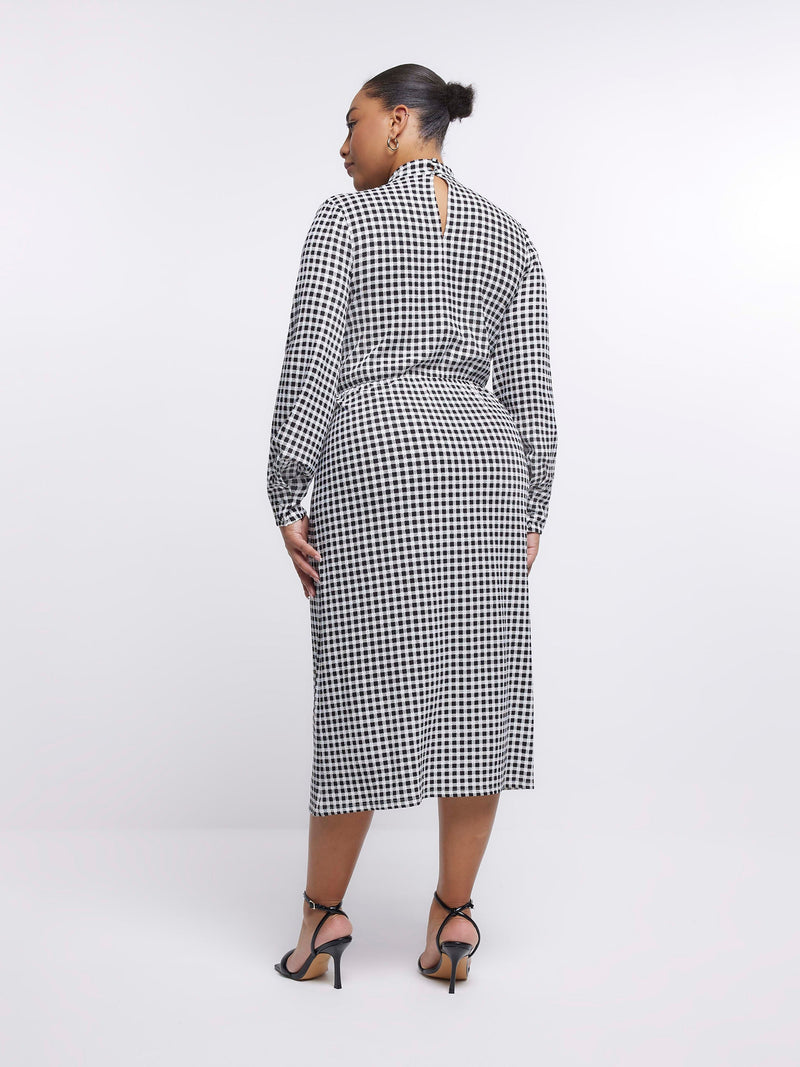 Womens Plus Wrap Dress in Black