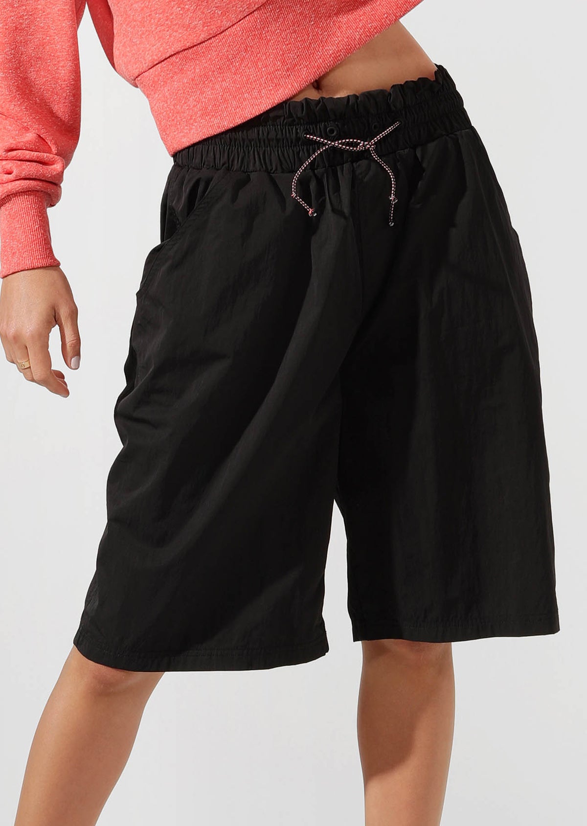 Lorna Jane Alpha Paperbag Waist 3/4 Shorts in Black